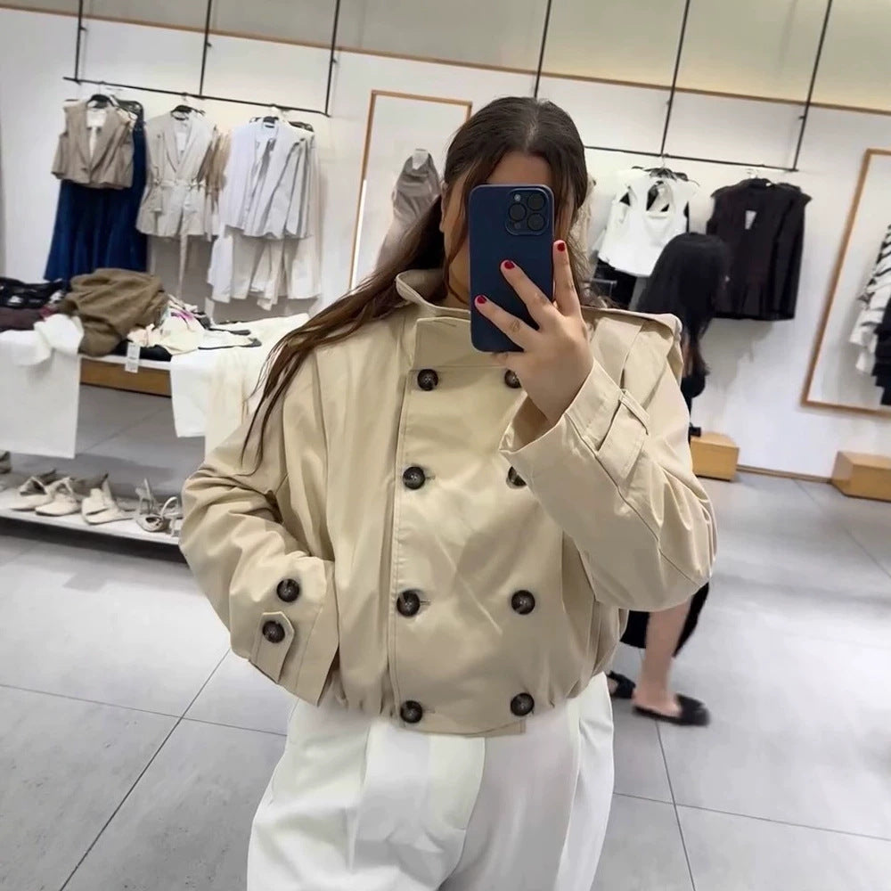 Women's tailored short trench coat with double-breasted style, stand collar and shoulder flaps Amarae