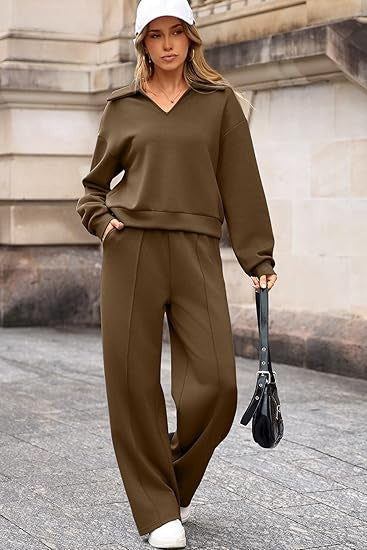 Ensemble de loisirs pour femmes avec décolleté en V et coupe ample Chic & Stil