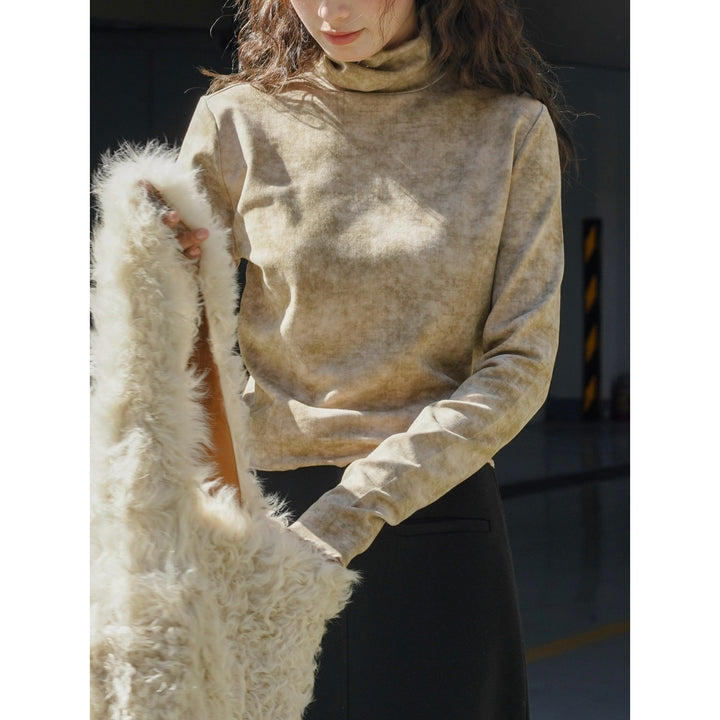 Women's Body-Hugging Long Sleeve Shirt with High Funnel Neck and Thumb Holes in Velvet Look Amarae
