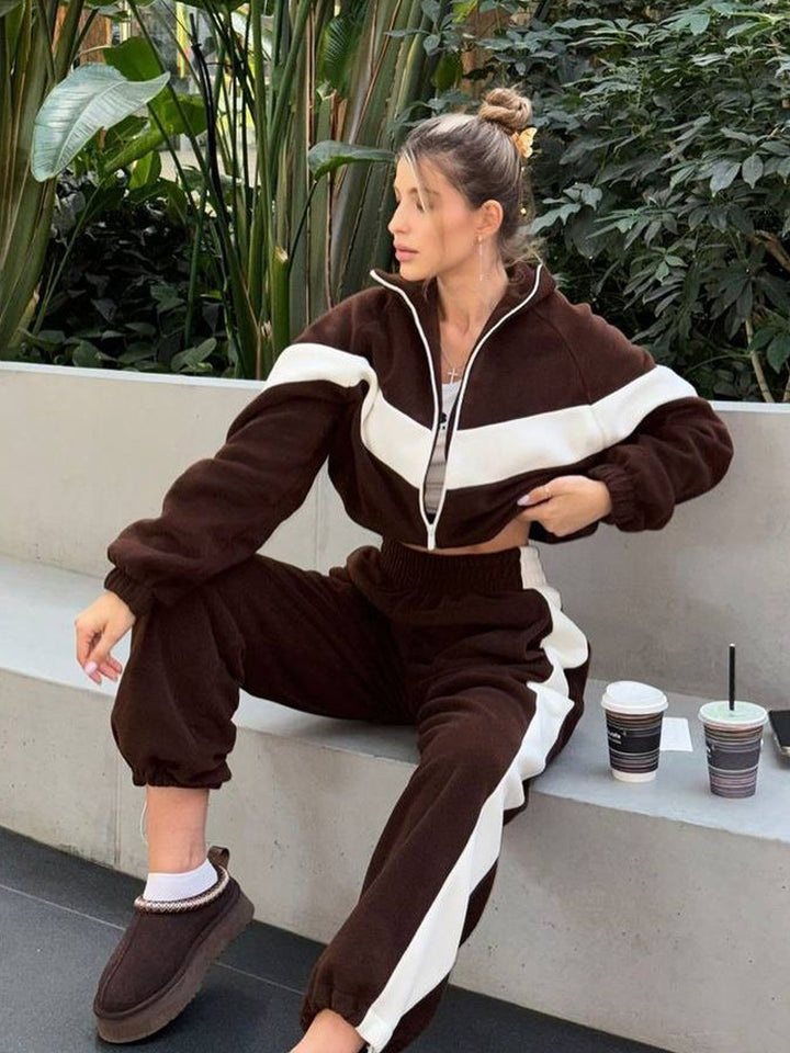 Women’s fleece jogging set with zipper and practical design Lune London