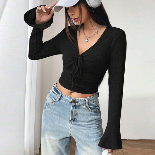 Haut court à manches longues pour femmes avec design de nœud raffiné Chic & Stil