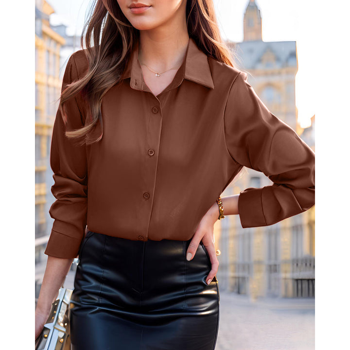 Ladies Elegant and lightweight blouse with comfortable cut and light shine Lune London