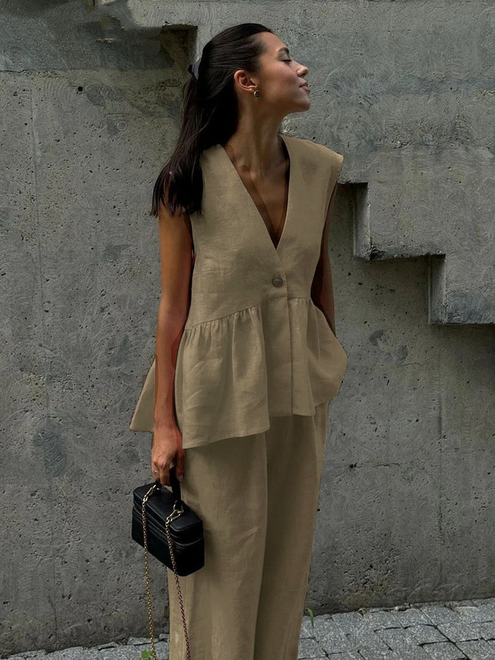 Ladies airy jumpsuit with V-neck and flowing cut Lune London