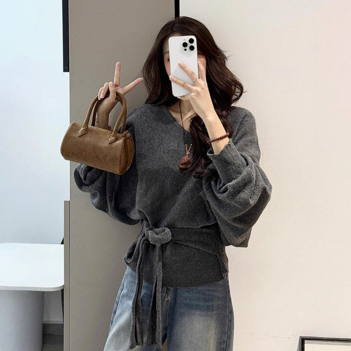 Pull féminin ample avec ceinture ajustable et décolleté en V Chic & Stil