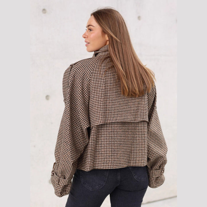 Women's short jacket in houndstooth pattern with double-breasted button placket, high stand-up collar, and balloon sleeves Amarae