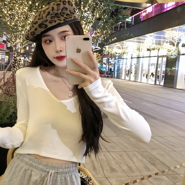 Women Cropped Long Sleeve Shirt with Fashionable V-Neck and Comfortable Materials Lune London