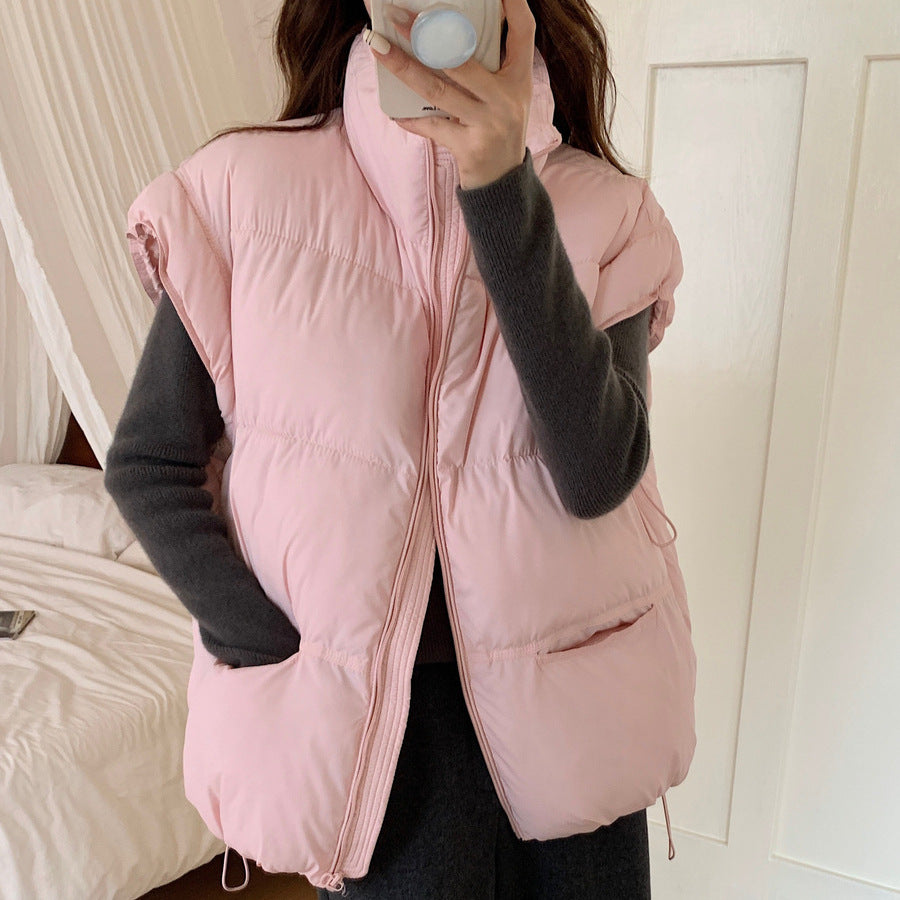 Quilted leisure jacket for women with a high collar and practical pockets.