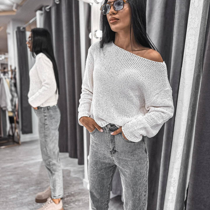 Casual knit sweater for women with an off-shoulder design and a comfortable fit Lune London