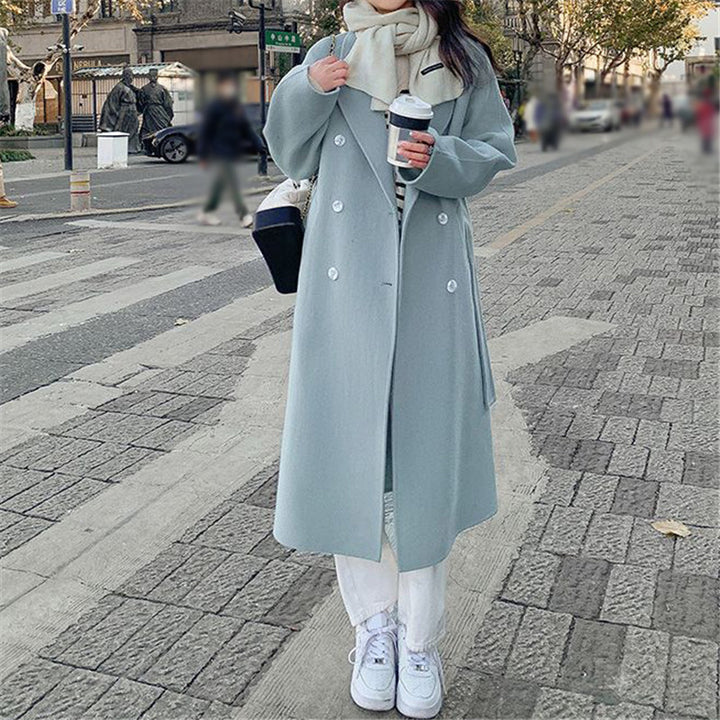 Elegant wool coat for ladies with double-breasted buttons and wide lapels Lune London
