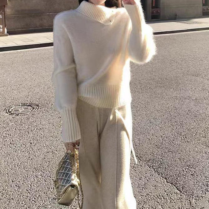 Sweater femme à la mode avec col roulé stylé et texture côtelée fine Chic & Stil