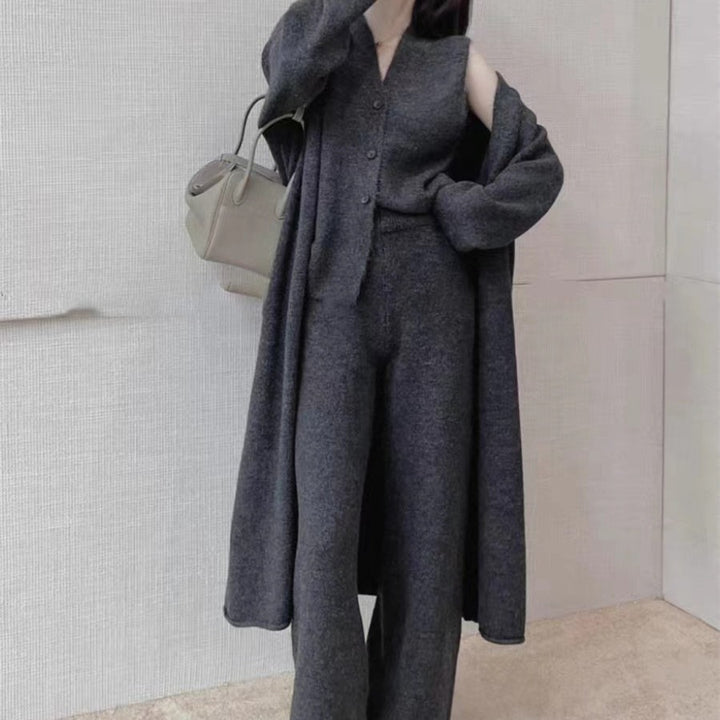 Ensemble en tricot pour femmes avec cardigan réchauffant et pantalons confortables Chic & Stil