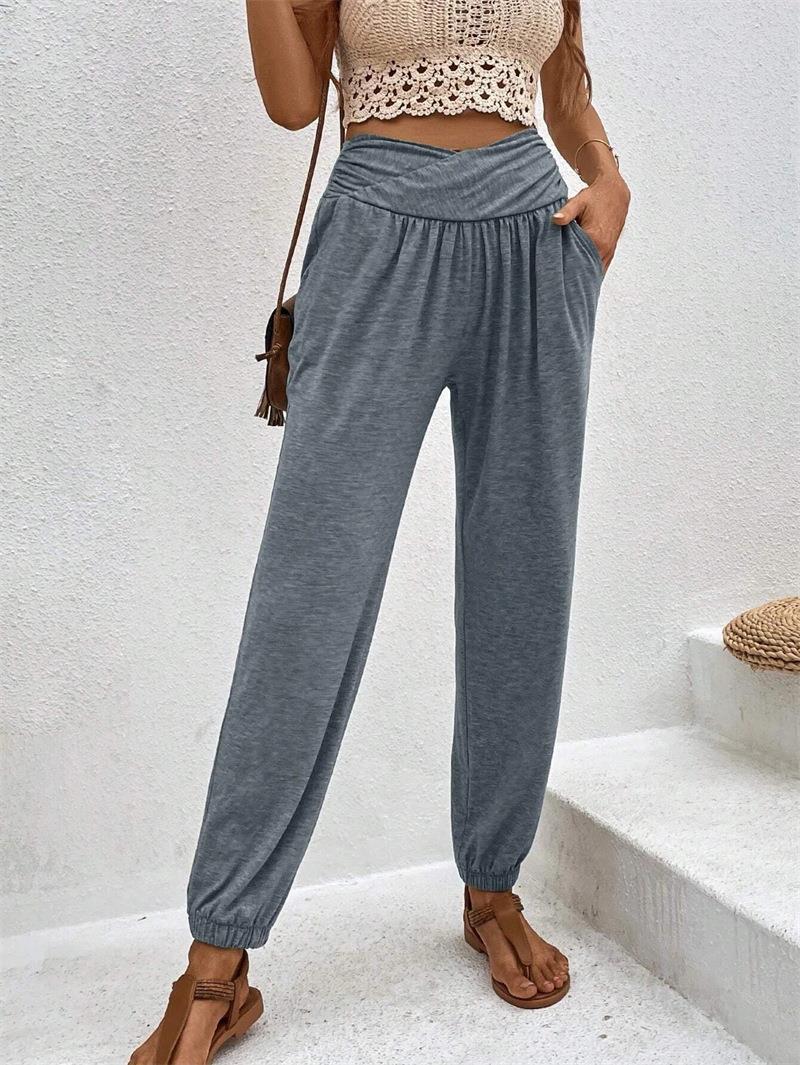 Comfortable leisure pants for women with a loose waist and side pockets Lune London