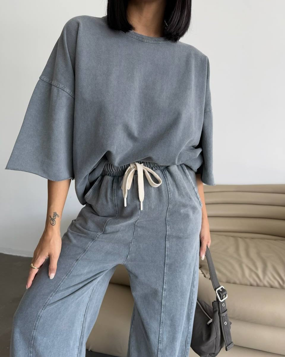 Casual cotton set for women with a loose fit and elastic waistband Lune London