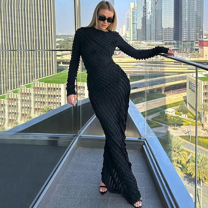 Elegant long dress for women with a chic wave design and style