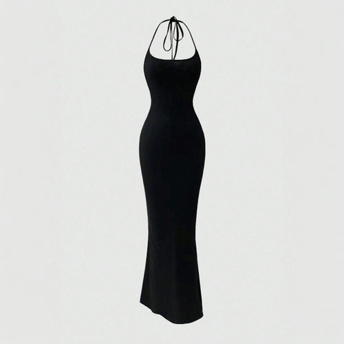 Robe maxi ajustée pour femmes avec design halter et coupe slim Chic & Stil