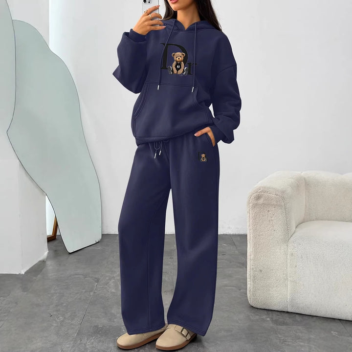 Women's casual hoodie suit with a charming bear motif and comfortable fit Chic & Stil