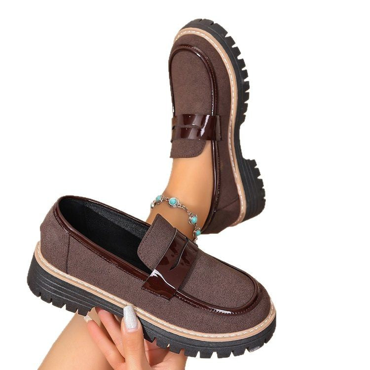 Comfortable slip-on women's shoes with a robust profile and elegant Lune London application