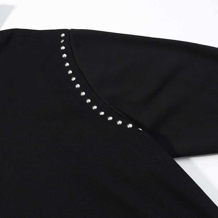 Hoodie féminin à la mode avec des clous élégants Chic & Stil