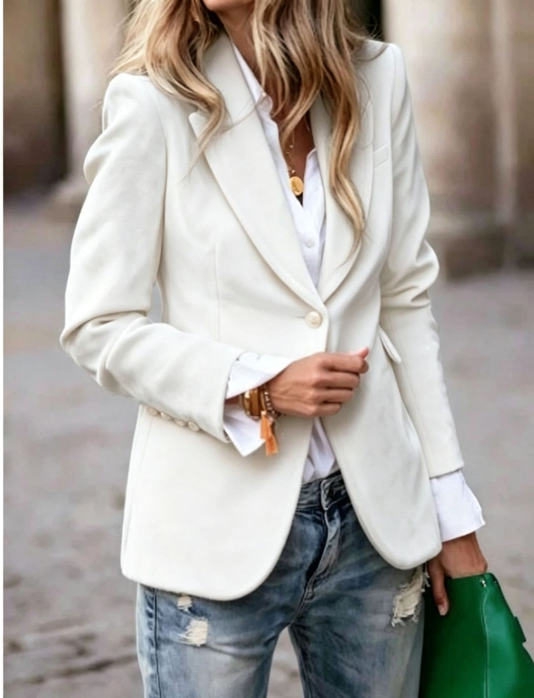 Ladies Elegant tailored velvet blazer with notch lapels and single-button Amarae