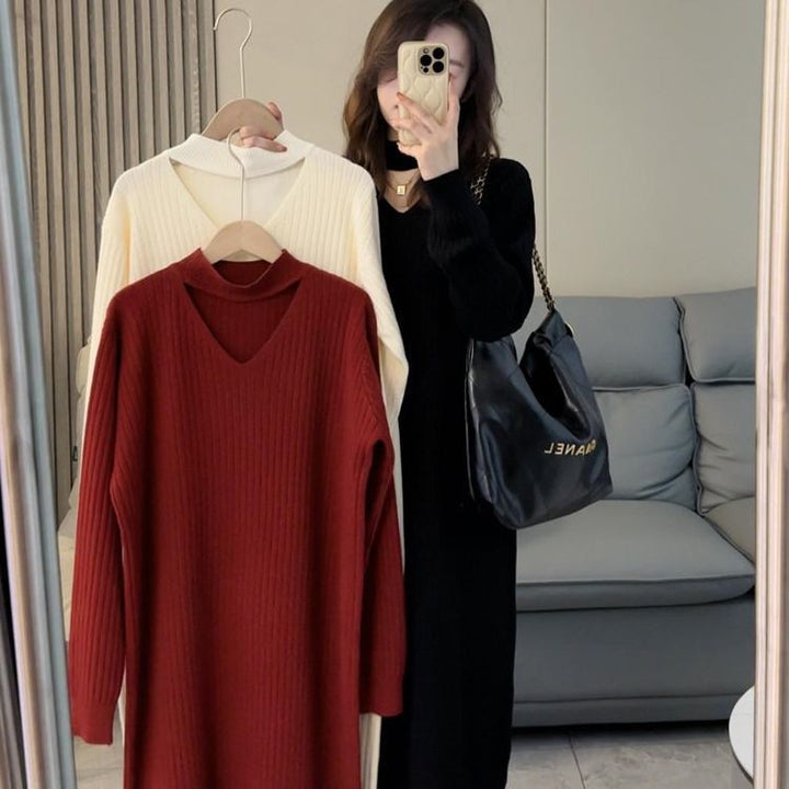 Robe en maille pour femmes avec décolleté en V profond et design en côtes texturées Chic & Stil