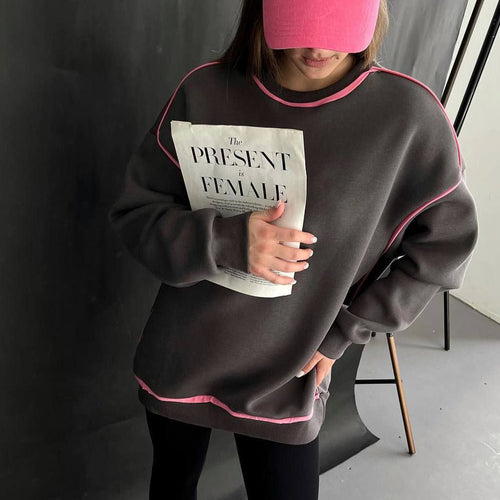 Women's Oversized Sweatshirt with Contrasting Seams and Casual Cut Amarae