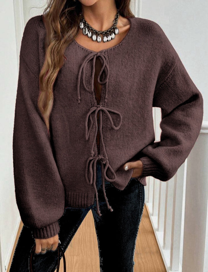 Pull en maille pour femme avec des détails de nœud élaborés Chic & Stil