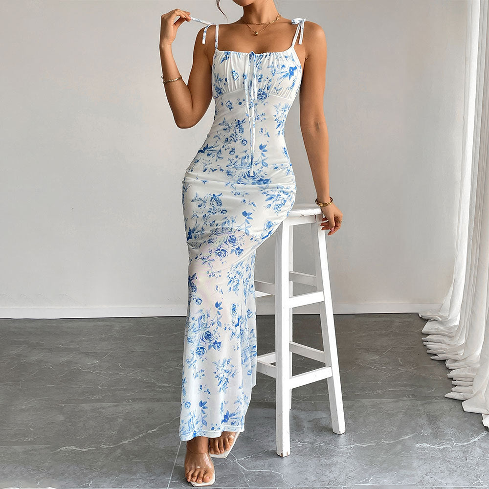Robe maxi pour femmes avec motif floral et délicats détails volantés Chic & Stil