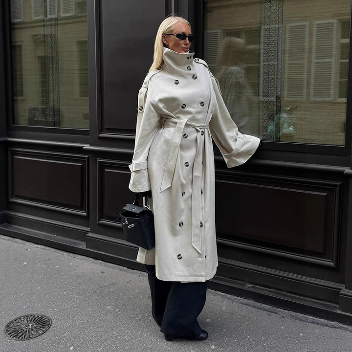 Manteau trench élégant pour femmes avec larges revers et poches pratiques Chic & Stil