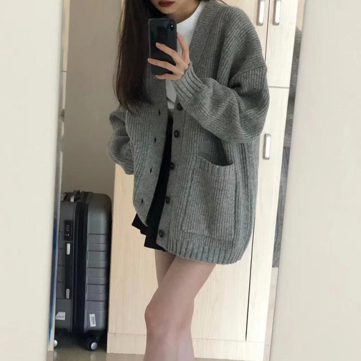 Cardigan féminin confortable avec un profond V et de grandes poches Chic & Stil