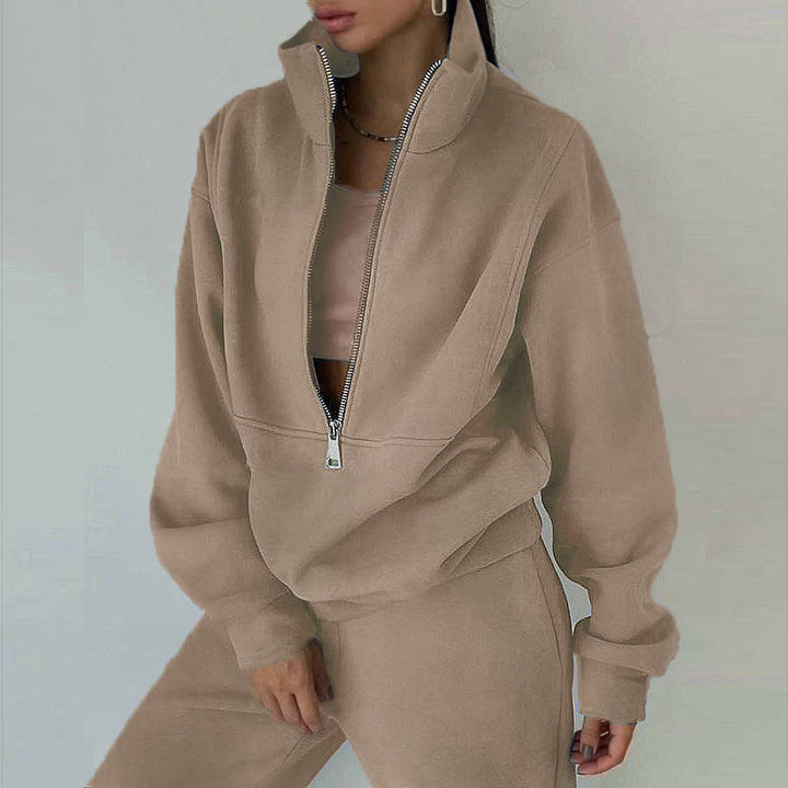 Women's sporty sweatshirt with high collar and practical zipper Chic & Stil