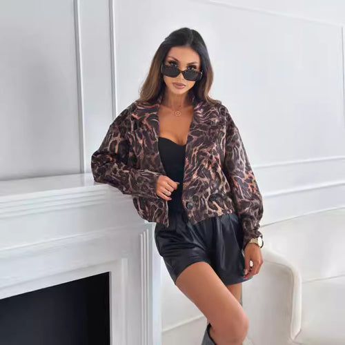 Fashionable blazer jacket for women with a trendy leopard pattern Amarae