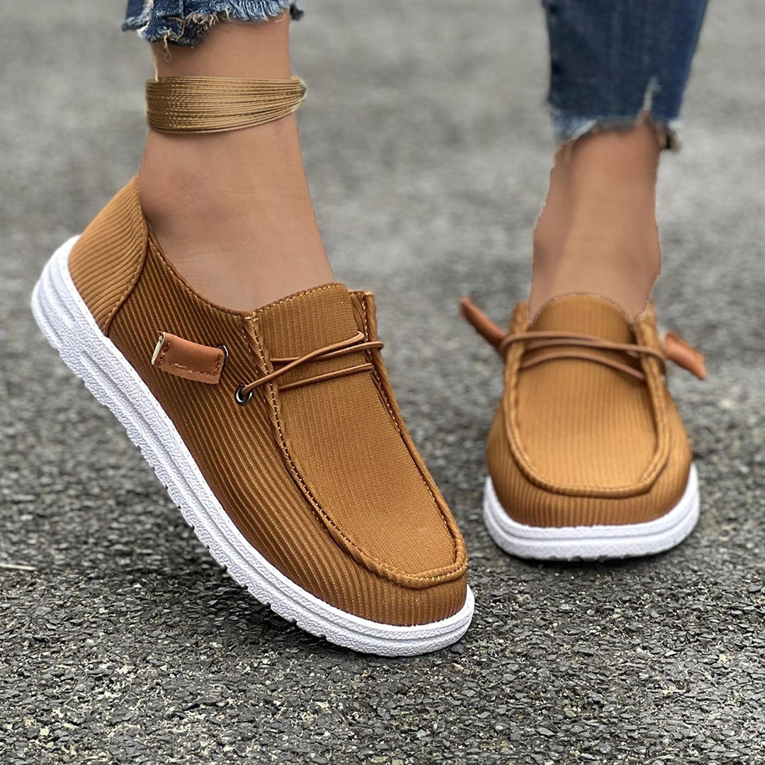 Casual slip-on sneakers for women with non-slip sole and breathable upper Lune London