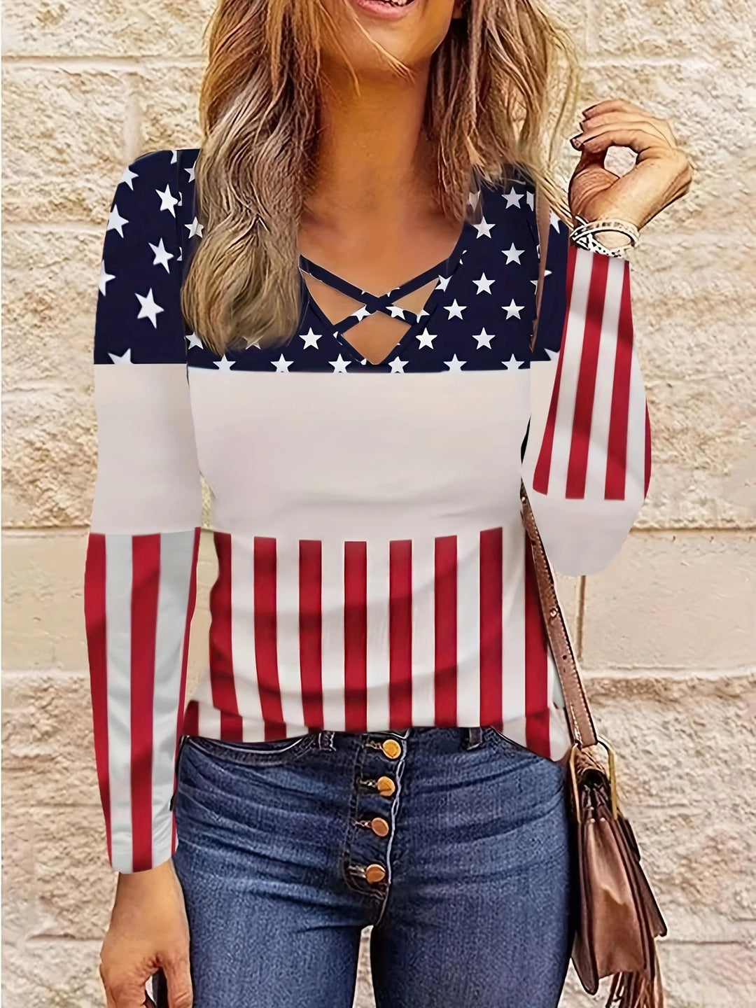 Casual long-sleeve shirt for women with a trendy leopard print and a refined V-neck Lune London