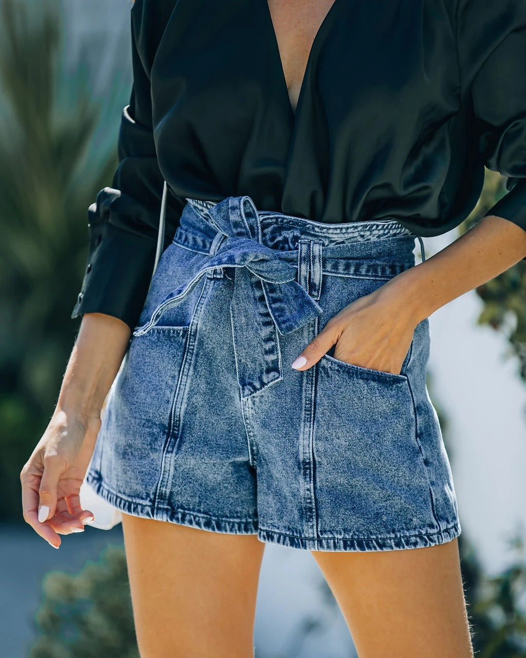 High-waisted denim shorts for women with removable belt Chic & Stil