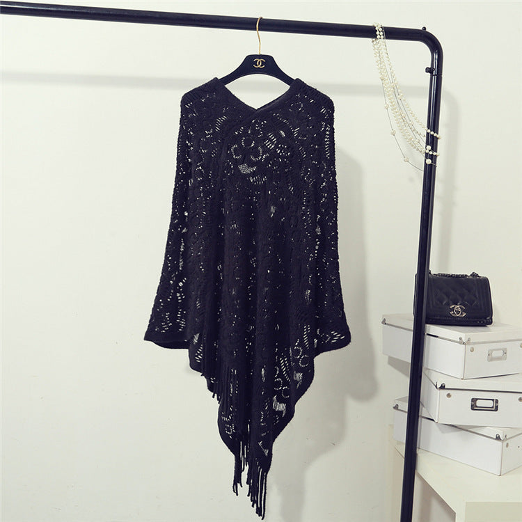 Ladies elegant poncho with decorative lace pattern Lune London