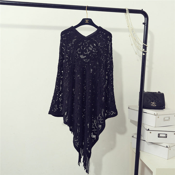 Ladies elegant poncho with decorative lace pattern Lune London