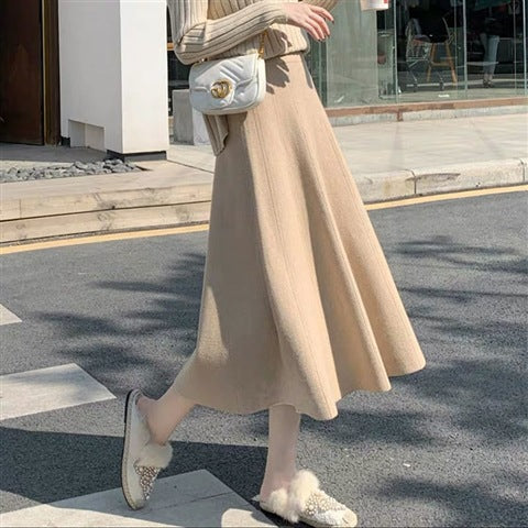 Elegant midi skirt for ladies with a relaxed fit and a decorative textured pattern Lune London