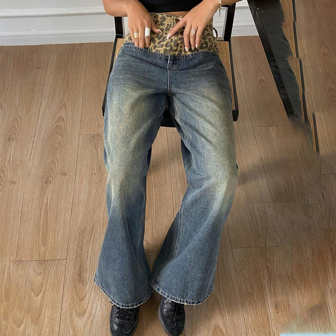 High-waisted women's jeans with loose fit in leopard Lune London
