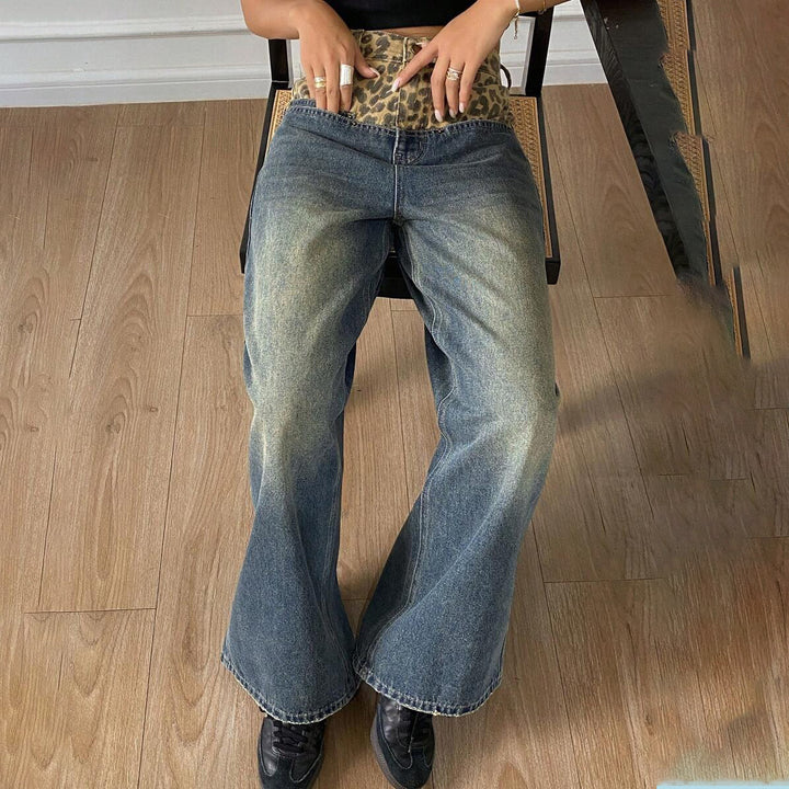 High-waisted women's jeans with loose fit in leopard Lune London