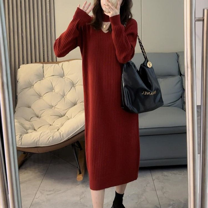 Robe en maille pour femmes avec décolleté en V profond et design en côtes texturées Chic & Stil
