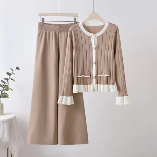Elegant knitted loungewear set for women with applied pockets and chic frills