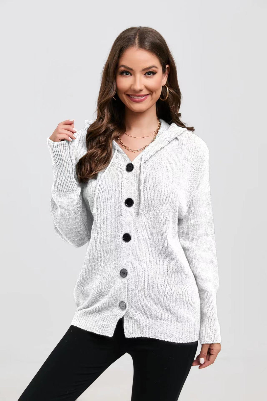 Veste à capuche confortable pour femmes avec grands boutons et coupe décontractée Chic & Stil