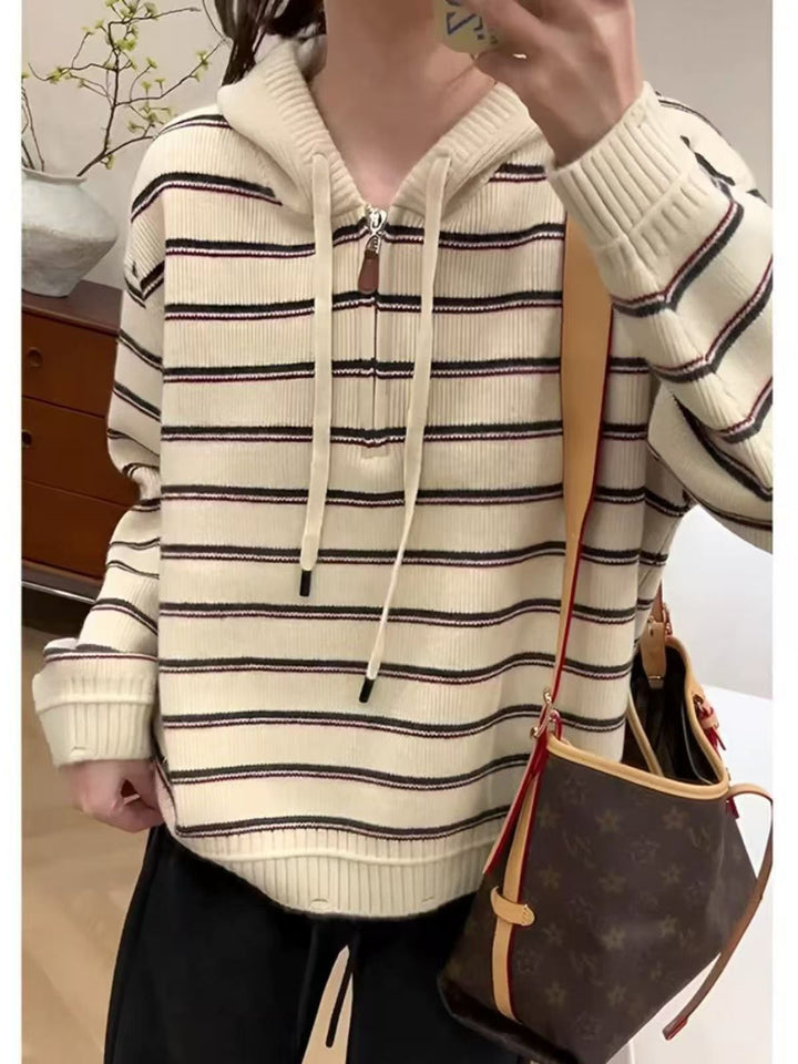 Sweat à capuche féminin à la mode avec motif à rayures texturé Chic & Stil
