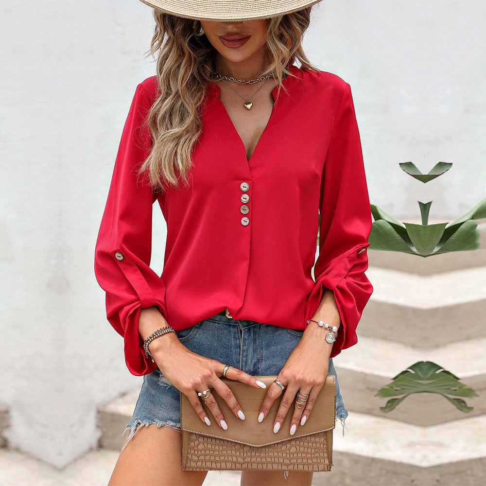 Blouse pour femmes avec des détails de boutons élégants et un chic col en V Chic & Stil