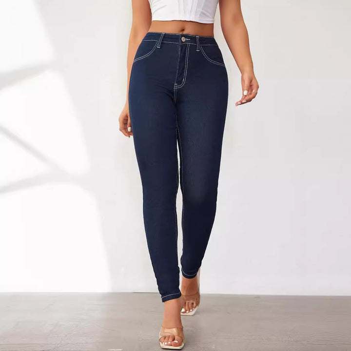 High-waisted leggings hugging the silhouette for women Chic & Stil