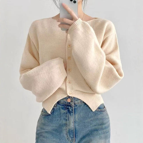 Pull cropped femme avec des détails de boutons et des manches surdimensionnées Chic & Stil