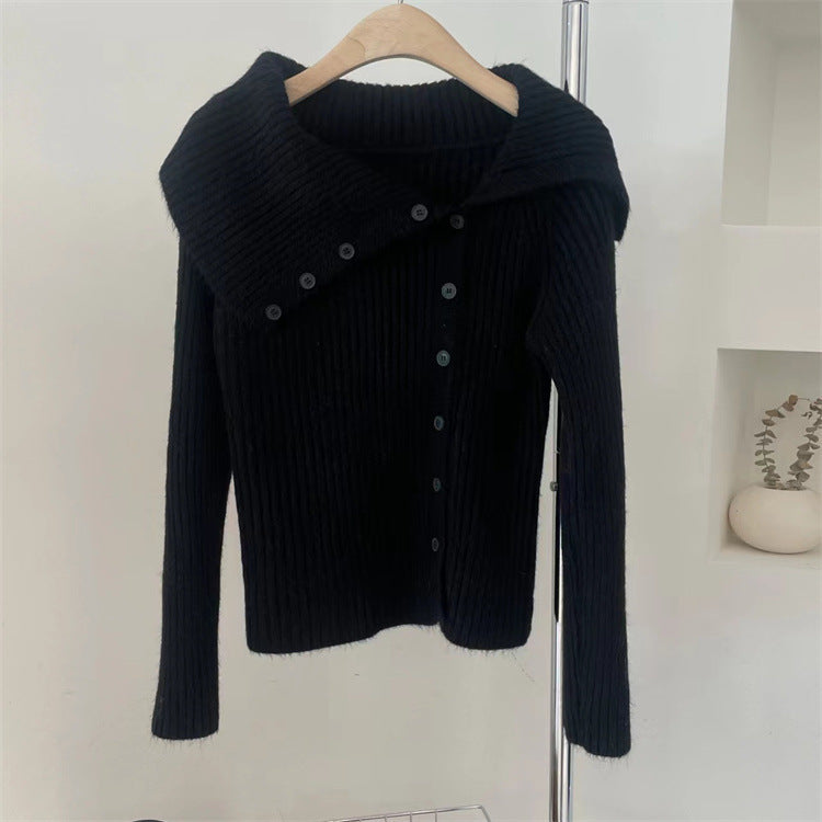 Cardigan pour femmes avec col élégant et détails de boutons Chic & Stil