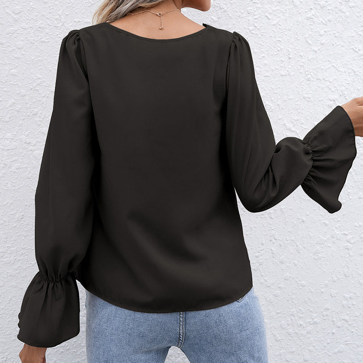Elegant blouse for women with lace details and flared sleeves Lune London