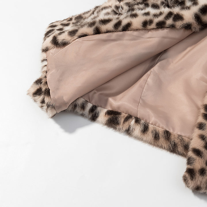 Women Short Jacket made of Faux Fur with Leopard Print and Round Neckline Amarae