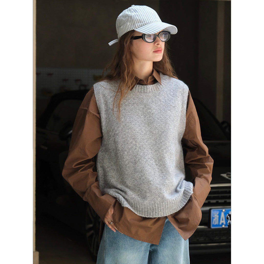 Women Soft Oversized Knit Vest made of Wool Blend with Round Neckline Amarae